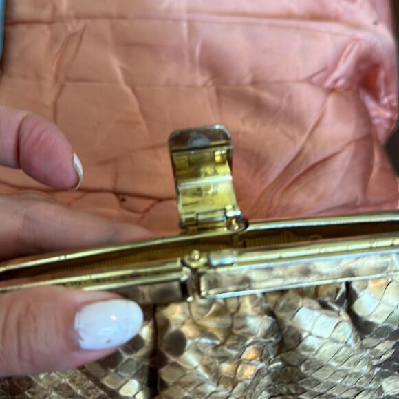 Vintage 80s Margolin gold snakeskin pattern crossbody bag with chain strap - Picture 7 of 8